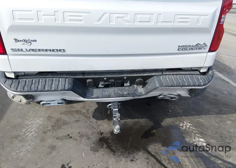 2021 Chevrolet Silverado 1500 4Wd Short Bed High Country z USA, uszkodzony, nr VIN 1GCUYHET9MZ280644